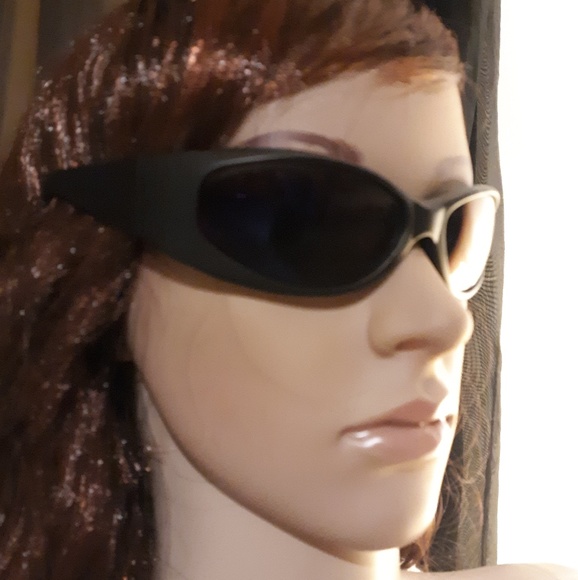 Unisex Black Matte Finish Plastic Sunglasses - Picture 4 of 5